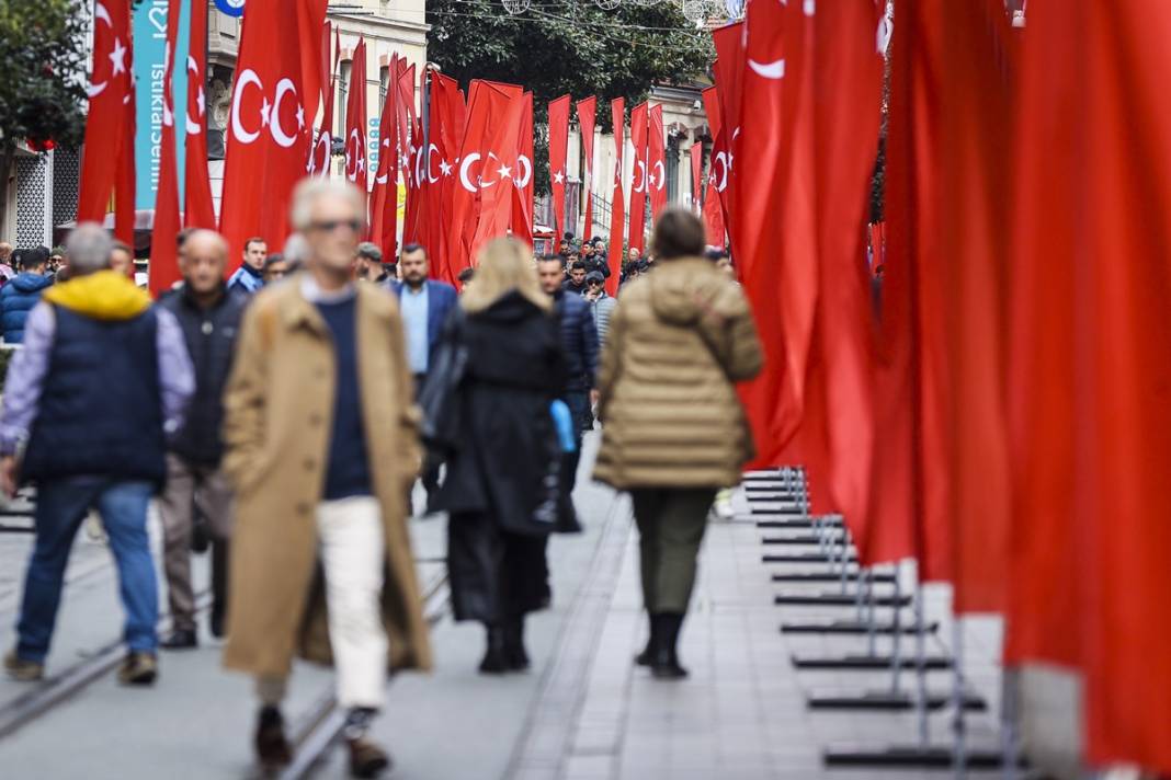 İstiklal Caddesi, Türk bayraklarıyla donatıldı 6